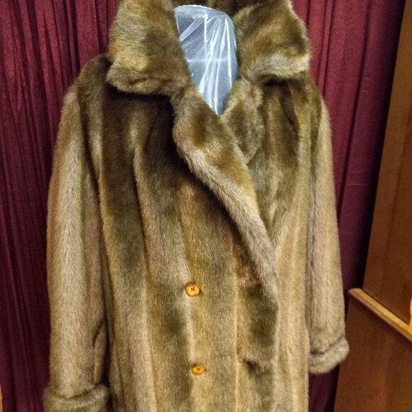 J. Percy Marvin Richards, Faux fur coat - Picture 1 of 11